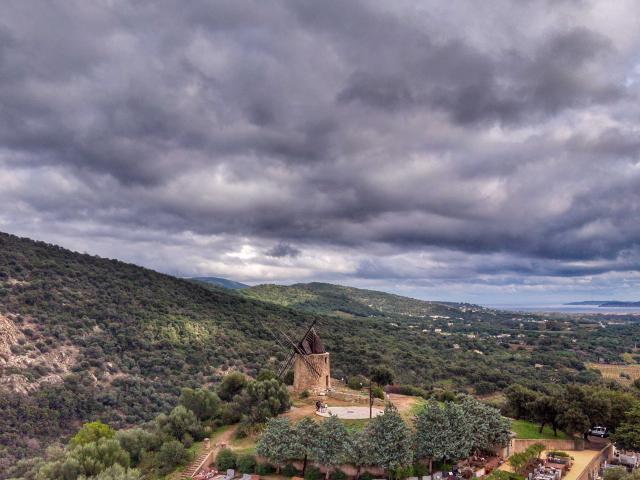 Par Temps De Pluie Grimaud (2)