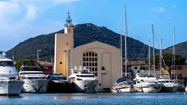 Eglise Port Grimaud 20